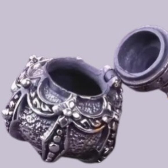 Vintage-Style Antique Silver-toneCopper Pendant Necklace w/ Openable Box - Picture 3 of 11